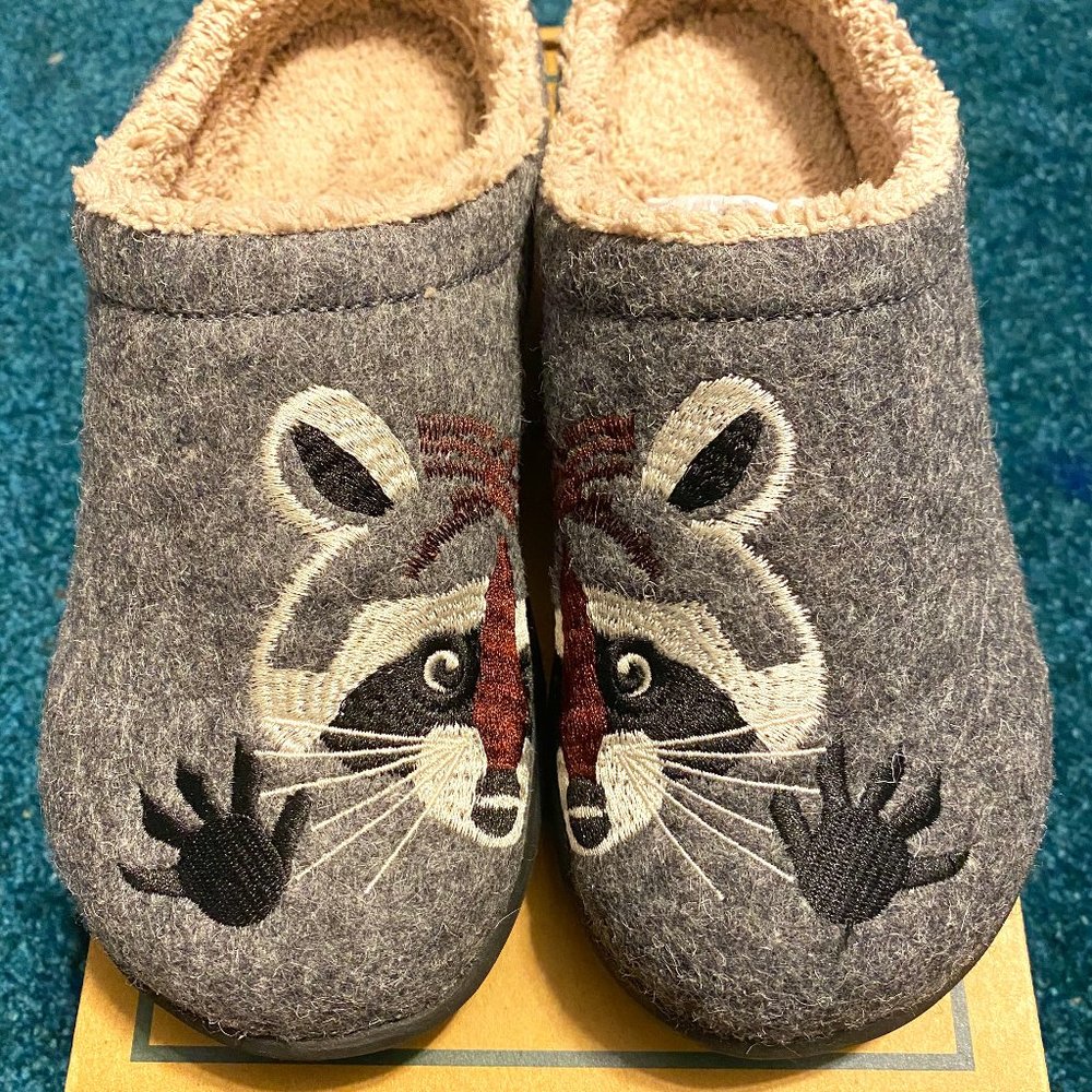 L.L. Bean Daybreak Scuff Slippers: Raccoon Design